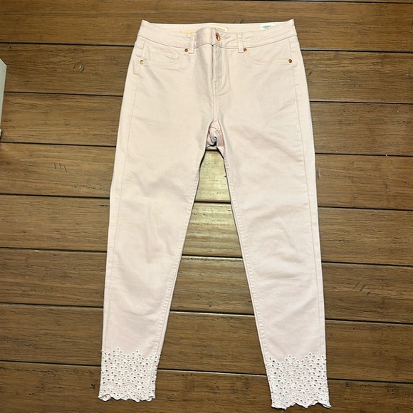 Ted Baker London Women’s Jeans Baby Pink Size 28 Embroidered Hem Bottom EUC Pant - Picture 2 of 5
